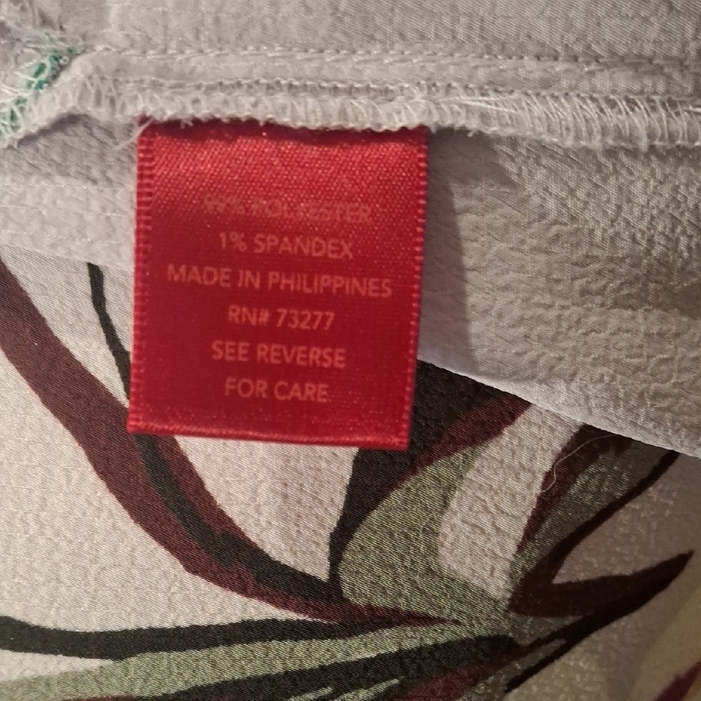 Jennifer Lopez White and Green Tropical Robe - Picture 7 of 7